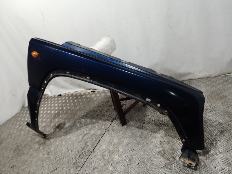 Recambio de aleta delantera derecha para jeep cherokee (kj) 2.5 crd básico referencia OEM IAM 5288089 5288089 5288089