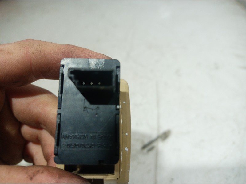 Recambio de mando elevalunas delantero derecho para bmw serie 3 berlina (e90) 316d referencia OEM IAM 6945876 6945876 6945876