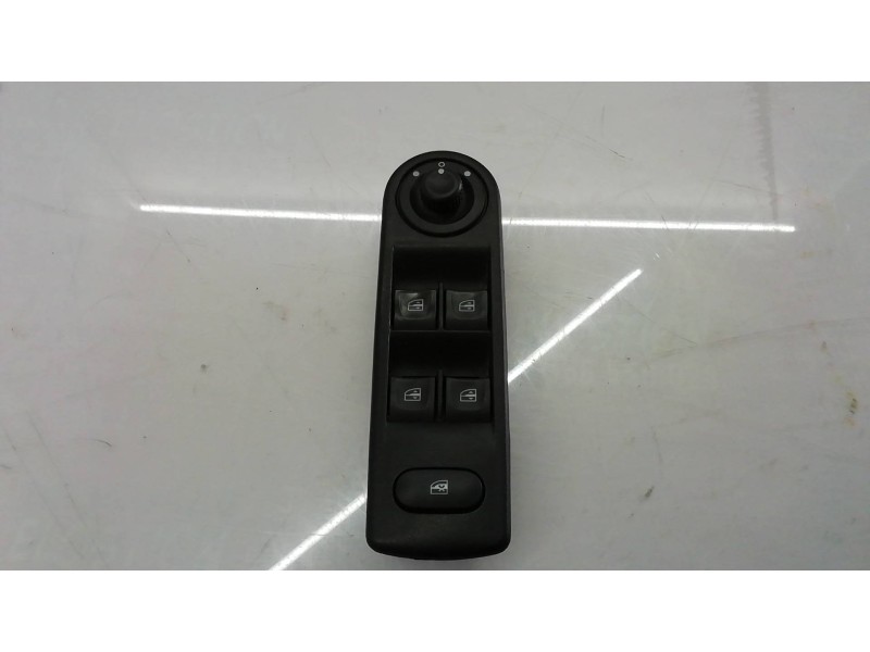 Recambio de mando elevalunas delantero izquierdo para renault captur helly hansen referencia OEM IAM   