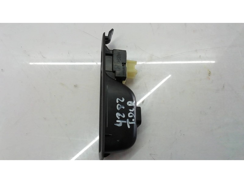 Recambio de mando elevalunas trasero derecho para renault captur helly hansen referencia OEM IAM   