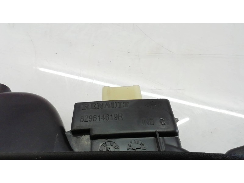 Recambio de mando elevalunas trasero derecho para renault captur helly hansen referencia OEM IAM   