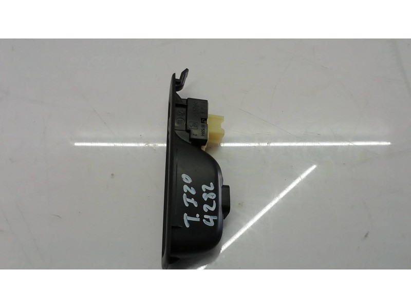 Recambio de mando elevalunas trasero izquierdo para renault captur helly hansen referencia OEM IAM   