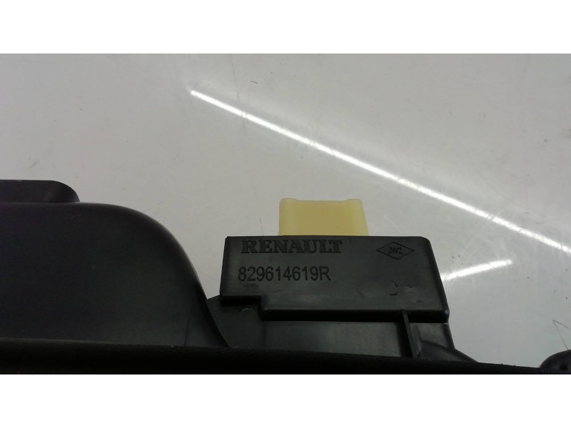 Recambio de mando elevalunas trasero izquierdo para renault captur helly hansen referencia OEM IAM   