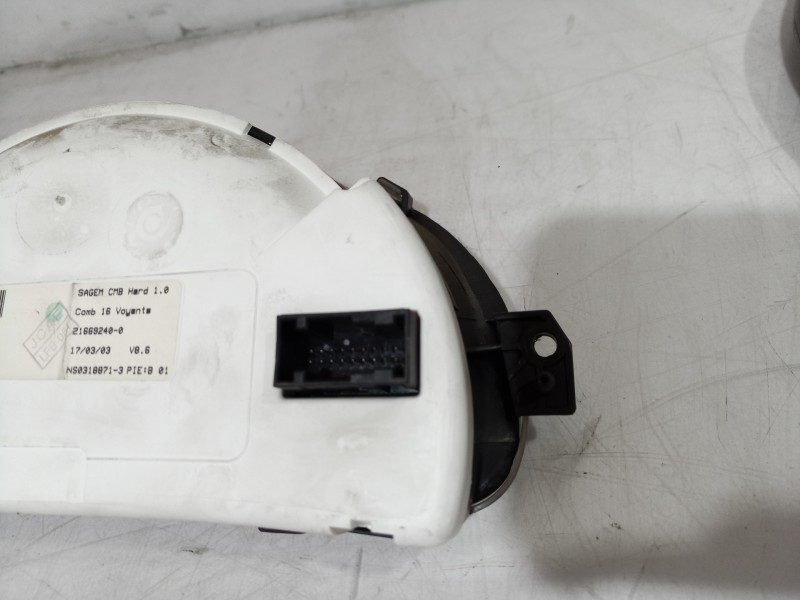 Recambio de cuadro instrumentos para citroën c3 pluriel 1.4 exclusive referencia OEM IAM 6105EV 6105EV 6105EV