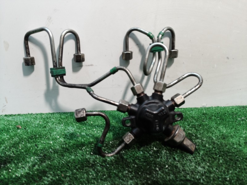 Recambio de rampa inyectora para nissan note (e11e) acenta referencia OEM IAM 8200584034 8200584034 8200584034