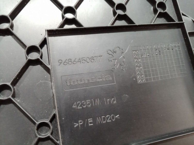 Recambio de guantera para peugeot 508 i (8d_) 2.0 hdi referencia OEM IAM 9686450877 9686450877 9686450877