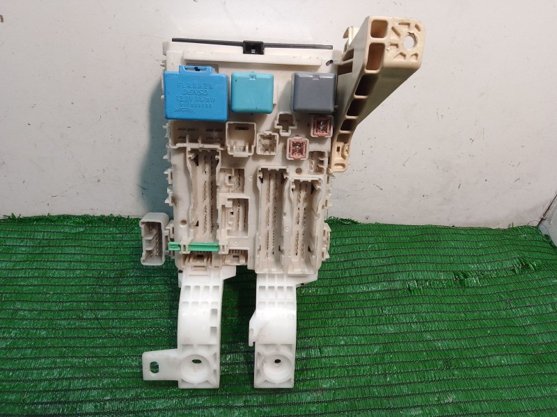 Recambio de caja reles / fusibles para toyota yaris (_p1_) 1.5 (ncp13_) referencia OEM IAM 819800D010 020100 MB0665005991
