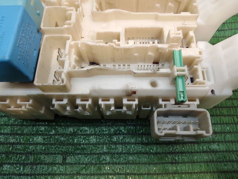 Recambio de caja reles / fusibles para toyota yaris (_p1_) 1.5 (ncp13_) referencia OEM IAM 819800D010 020100 MB0665005991