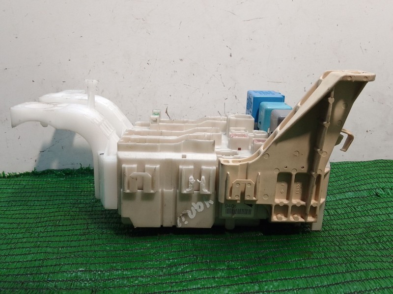 Recambio de caja reles / fusibles para toyota yaris (_p1_) 1.5 (ncp13_) referencia OEM IAM 819800D010 020100 MB0665005991