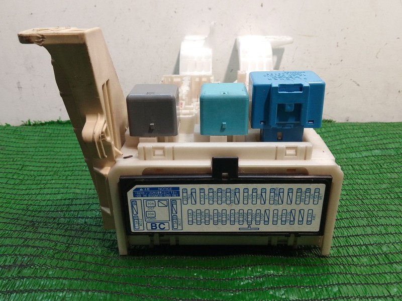 Recambio de caja reles / fusibles para toyota yaris (_p1_) 1.5 (ncp13_) referencia OEM IAM 819800D010 020100 MB0665005991