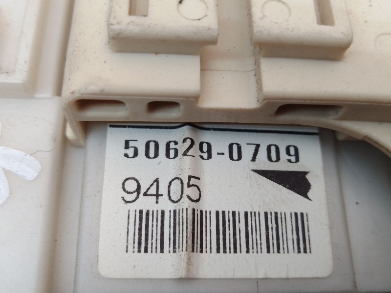 Recambio de caja reles / fusibles para toyota yaris (_p1_) 1.5 (ncp13_) referencia OEM IAM 819800D010 020100 MB0665005991