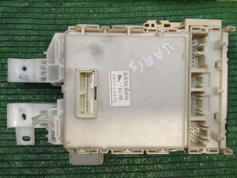 Recambio de caja reles / fusibles para toyota yaris (_p1_) 1.5 (ncp13_) referencia OEM IAM 819800D010 020100 MB0665005991