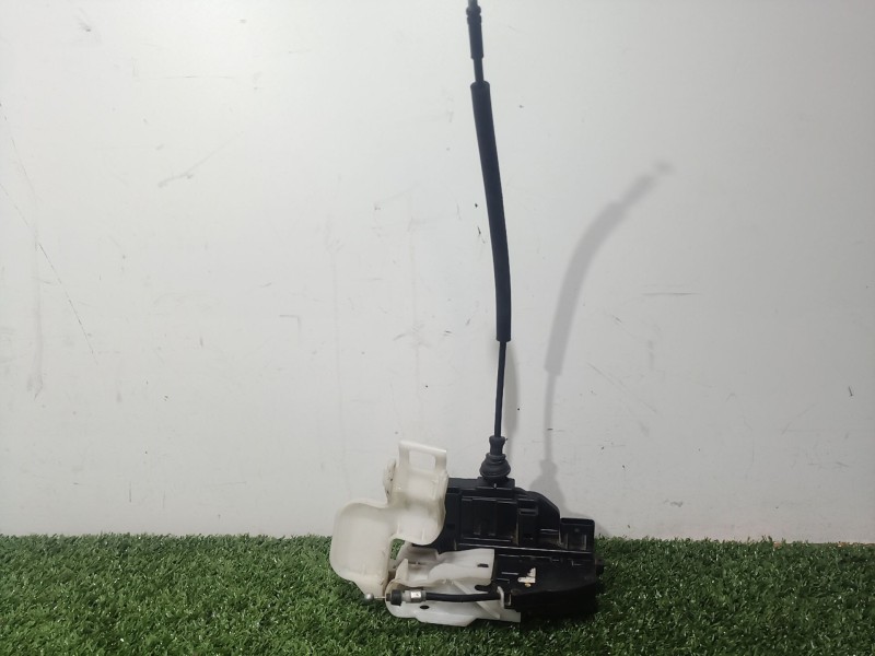 Recambio de cerradura puerta delantera derecha para kia cee´d referencia OEM IAM 4706E 4706E 4706E