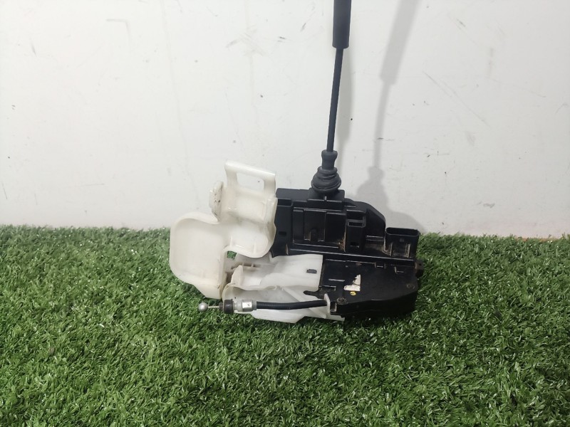 Recambio de cerradura puerta delantera derecha para kia cee´d referencia OEM IAM 4706E 4706E 4706E