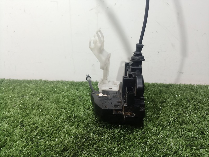 Recambio de cerradura puerta delantera derecha para kia cee´d referencia OEM IAM 4706E 4706E 4706E