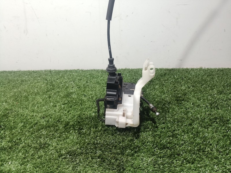 Recambio de cerradura puerta delantera derecha para kia cee´d referencia OEM IAM 4706E 4706E 4706E