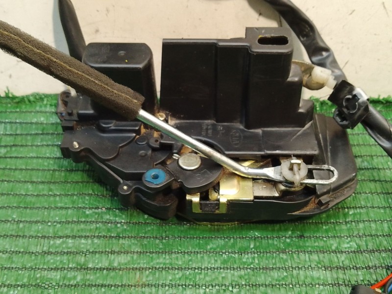 Recambio de cerradura puerta delantera izquierda para kia carens referencia OEM IAM SINREFERENCIA SIN REFERENCIA SIN REFERENCIA