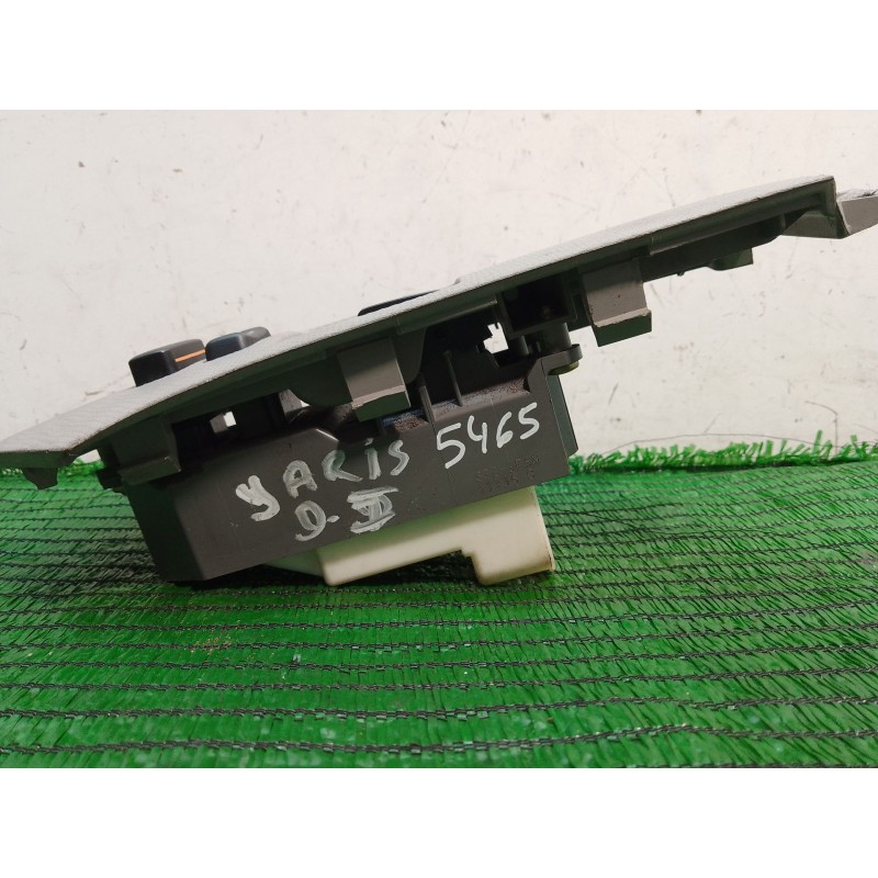 Recambio de mando elevalunas delantero izquierdo para toyota yaris (_p1_) 1.5 (ncp13_) referencia OEM IAM 74232D110 74232D110 74