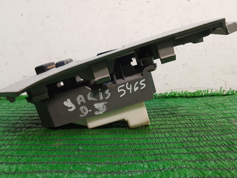 Recambio de mando elevalunas delantero izquierdo para toyota yaris (_p1_) 1.5 (ncp13_) referencia OEM IAM 74232D110 74232D110 74