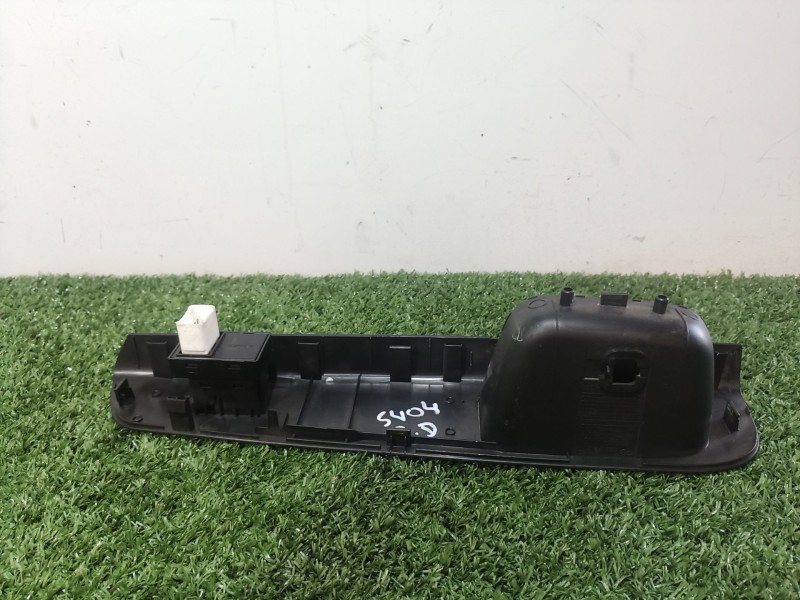 Recambio de mando elevalunas delantero derecho para kia cee´d referencia OEM IAM   