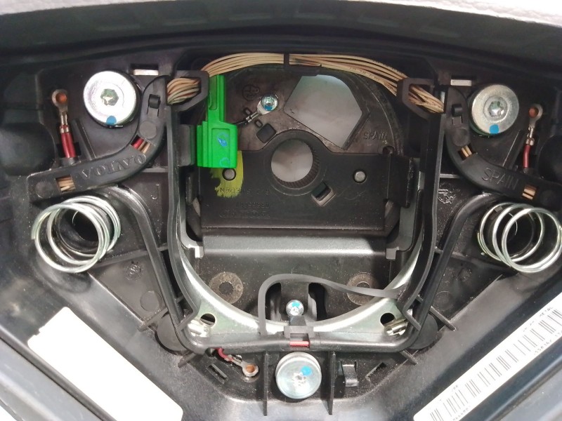 Recambio de volante para volvo s60 berlina referencia OEM IAM 8666883 CU55036213320071 08666887