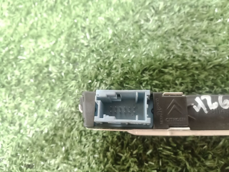 Recambio de pantalla multifuncion para citroën c4 picasso business class referencia OEM IAM 28114355 28114355 28114355