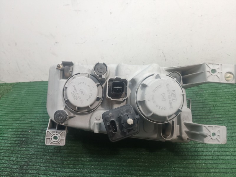 Recambio de faro derecho para hyundai trajet (fo) 2.0 gls referencia OEM IAM   