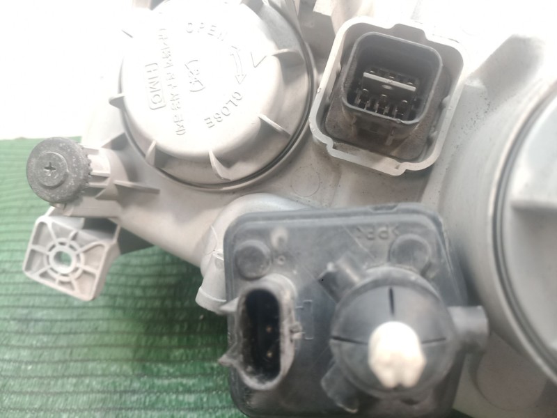 Recambio de faro derecho para hyundai trajet (fo) 2.0 gls referencia OEM IAM   