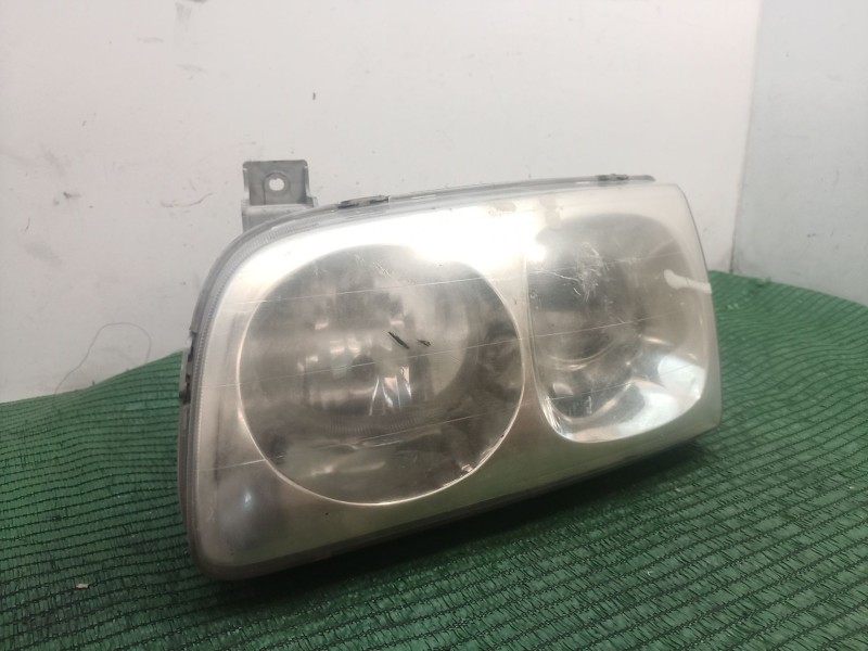 Recambio de faro derecho para hyundai trajet (fo) 2.0 gls referencia OEM IAM   