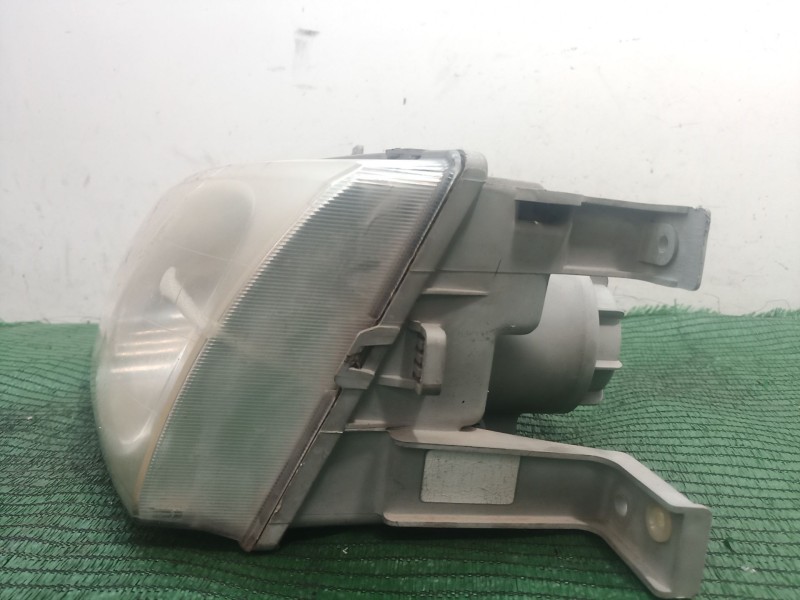 Recambio de faro derecho para hyundai trajet (fo) 2.0 gls referencia OEM IAM   