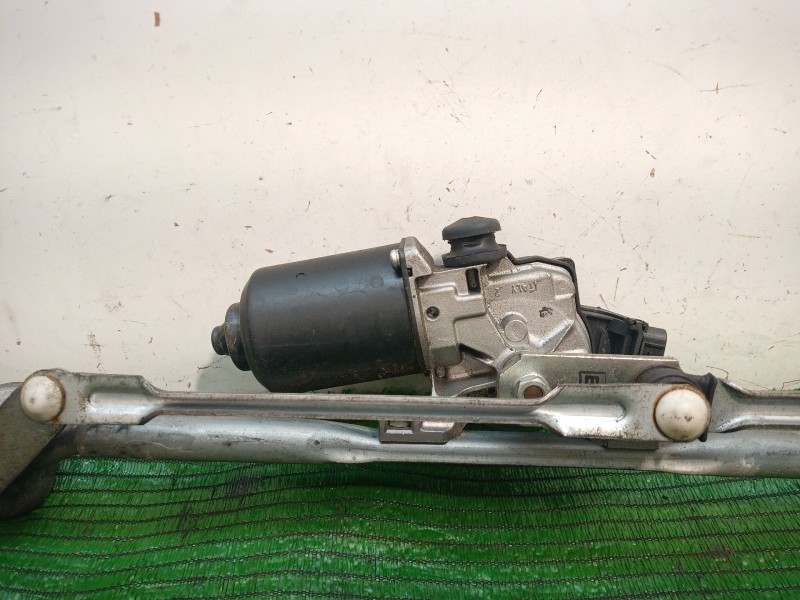 Recambio de motor limpia delantero para toyota avensis (_t25_) 2.2 d-4d (adt251_) referencia OEM IAM   