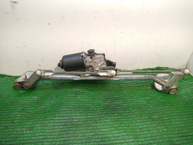 Recambio de motor limpia delantero para toyota avensis (_t25_) 2.2 d-4d (adt251_) referencia OEM IAM   