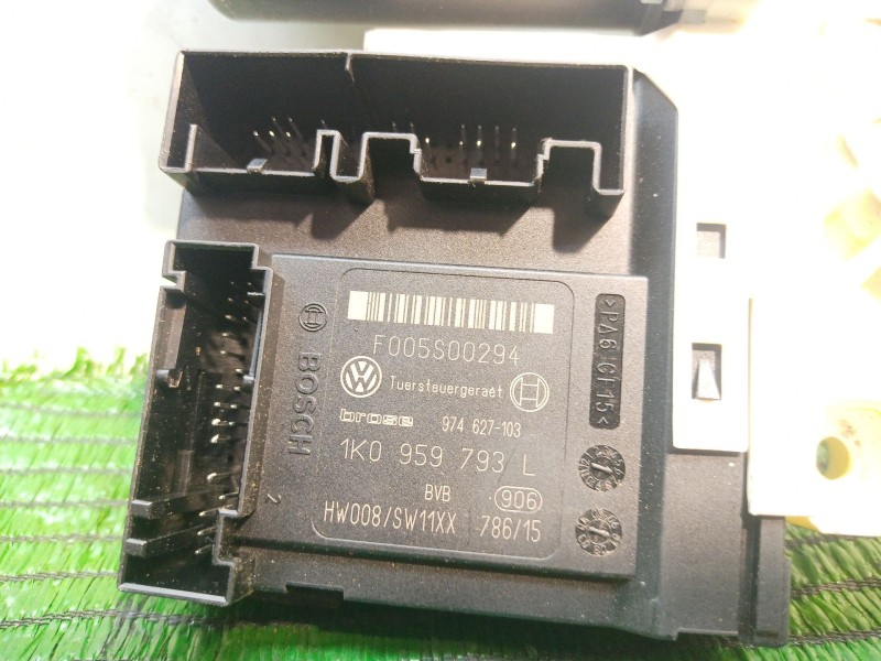 Recambio de motor elevalunas delantero izquierdo para volkswagen passat berlina (3c2) advance referencia OEM IAM F005S00294 F005