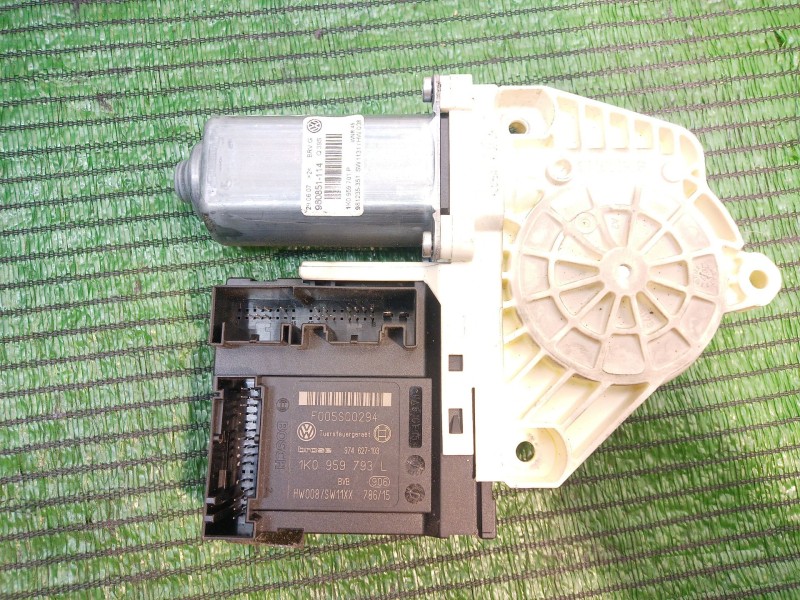 Recambio de motor elevalunas delantero izquierdo para volkswagen passat berlina (3c2) advance referencia OEM IAM F005S00294 F005