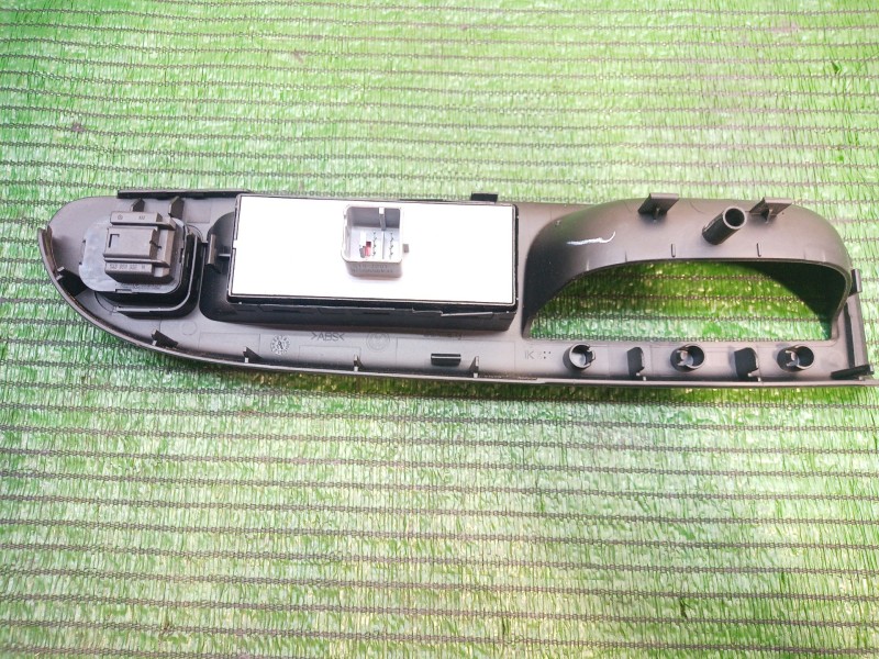 Recambio de mando elevalunas delantero izquierdo para volkswagen passat berlina (3c2) advance referencia OEM IAM   