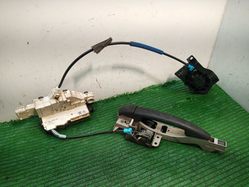 Recambio de cerradura puerta trasera izquierda para citroën c4 berlina referencia OEM IAM   