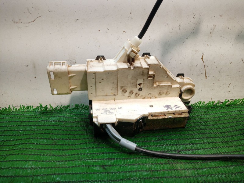 Recambio de cerradura puerta trasera izquierda para citroën c4 berlina referencia OEM IAM   