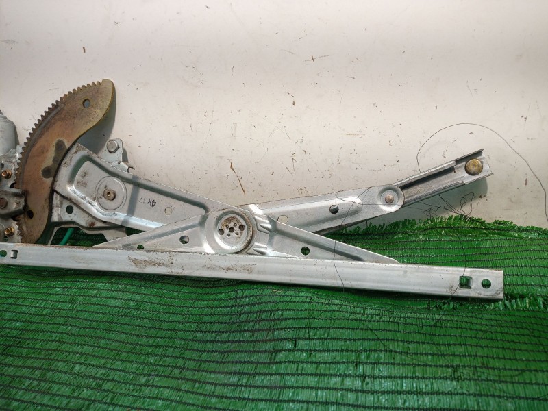 Recambio de mando elevalunas trasero izquierdo para kia carens referencia OEM IAM XH504P0 XH504P0 XH504P0