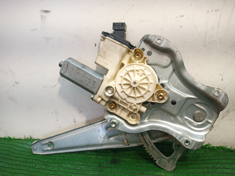 Recambio de mando elevalunas trasero derecho para toyota corolla (e12) 1.4 d-4d luna compact referencia OEM IAM 992045100 992045