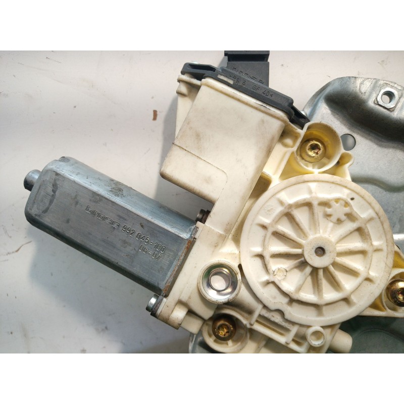 Recambio de mando elevalunas trasero derecho para toyota corolla (e12) 1.4 d-4d luna compact referencia OEM IAM 992045100 992045