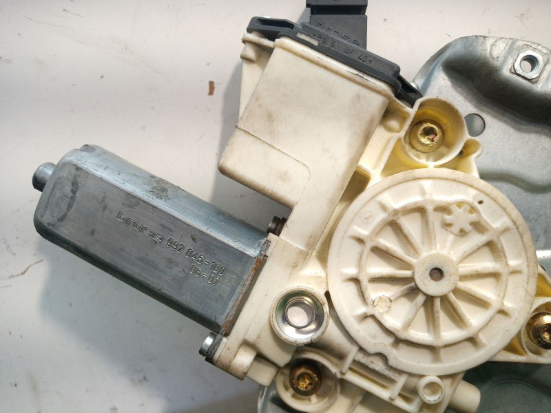 Recambio de mando elevalunas trasero derecho para toyota corolla (e12) 1.4 d-4d luna compact referencia OEM IAM 992045100 992045