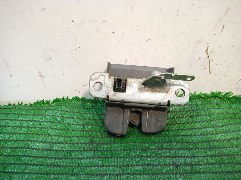 Recambio de cerradura maletero / porton para volkswagen polo (9n3) 1.4 tdi referencia OEM IAM 6Q6827505 6Q6827505 6Q6827505