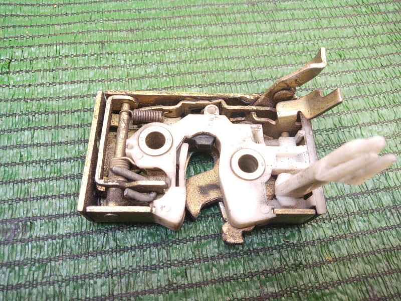 Recambio de cerradura puerta delantera derecha para volkswagen santana (327) gx referencia OEM IAM   