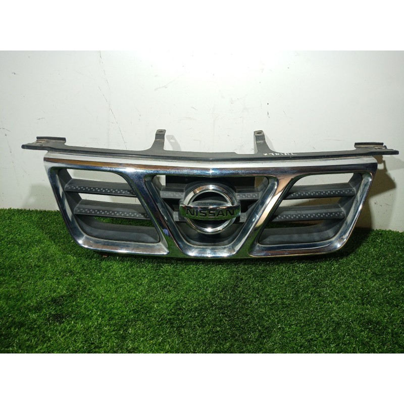 Recambio de rejilla delantera para nissan x-trail (t30) comfort referencia OEM IAM 623108H700 623108H700 623108H700