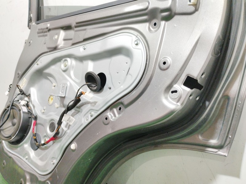 Recambio de puerta trasera derecha para kia sorento ii (xm) 2.4 cvvt referencia OEM IAM   