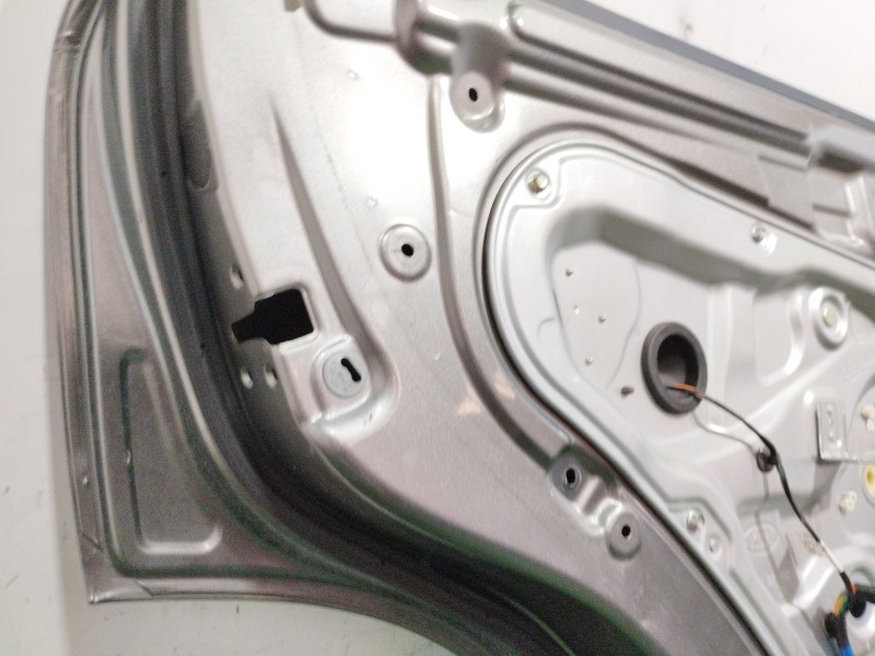 Recambio de puerta trasera izquierda para kia sorento ii (xm) 2.4 cvvt referencia OEM IAM   