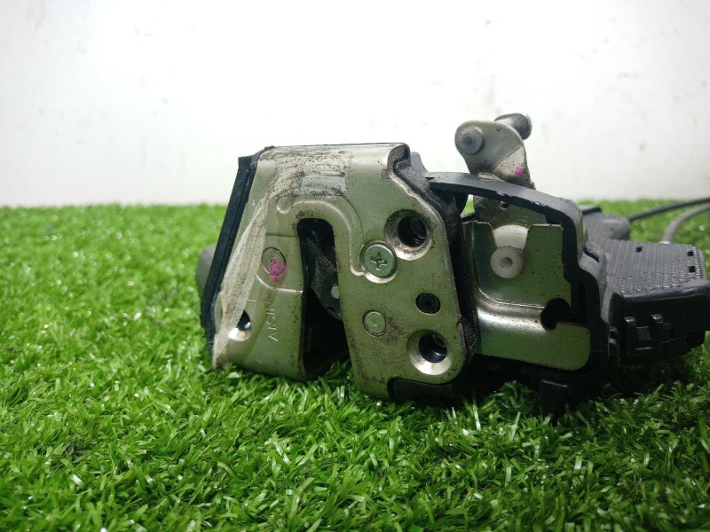 Recambio de cerradura puerta trasera derecha para toyota corolla (e12) 1.4 d-4d luna compact referencia OEM IAM   