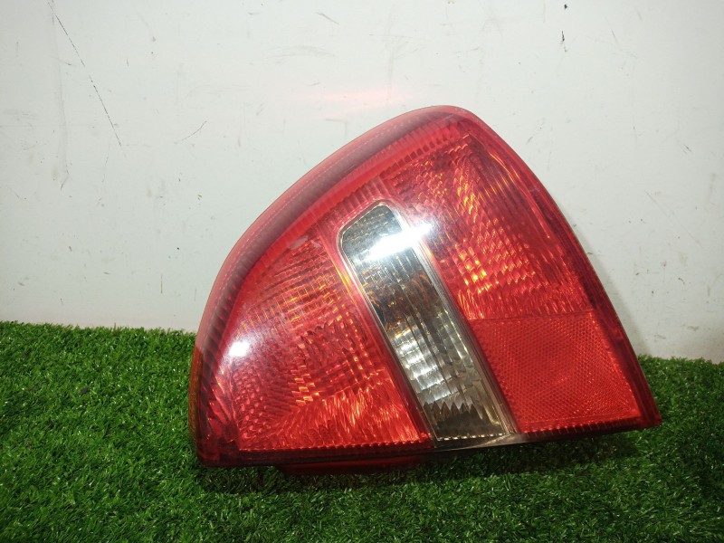 Recambio de piloto trasero derecho para mitsubishi carisma (da_) 1.6 (da1a) referencia OEM IAM   