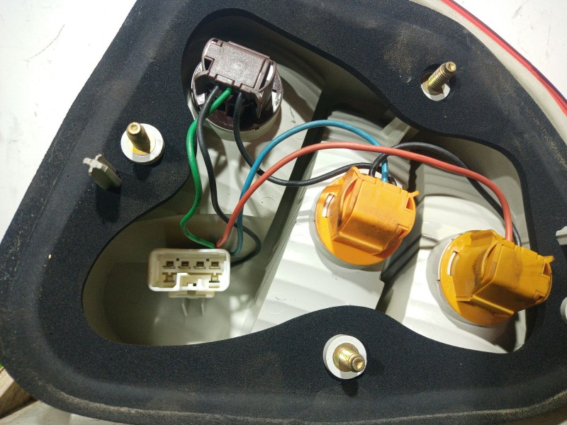 Recambio de piloto trasero derecho para mitsubishi carisma (da_) 1.6 (da1a) referencia OEM IAM   