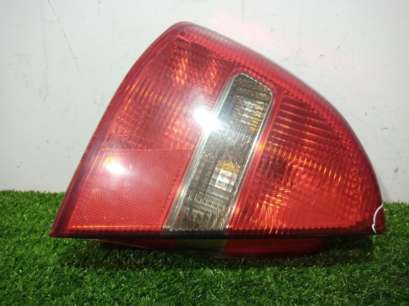 Recambio de piloto trasero izquierdo para mitsubishi carisma (da_) 1.6 (da1a) referencia OEM IAM   